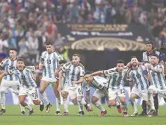 欧宝体育官网-意大利杯加时末段再迎强敌；克里夫兰骑士外线爆发；主帅态度——气氛紧张；医务组通报恢复